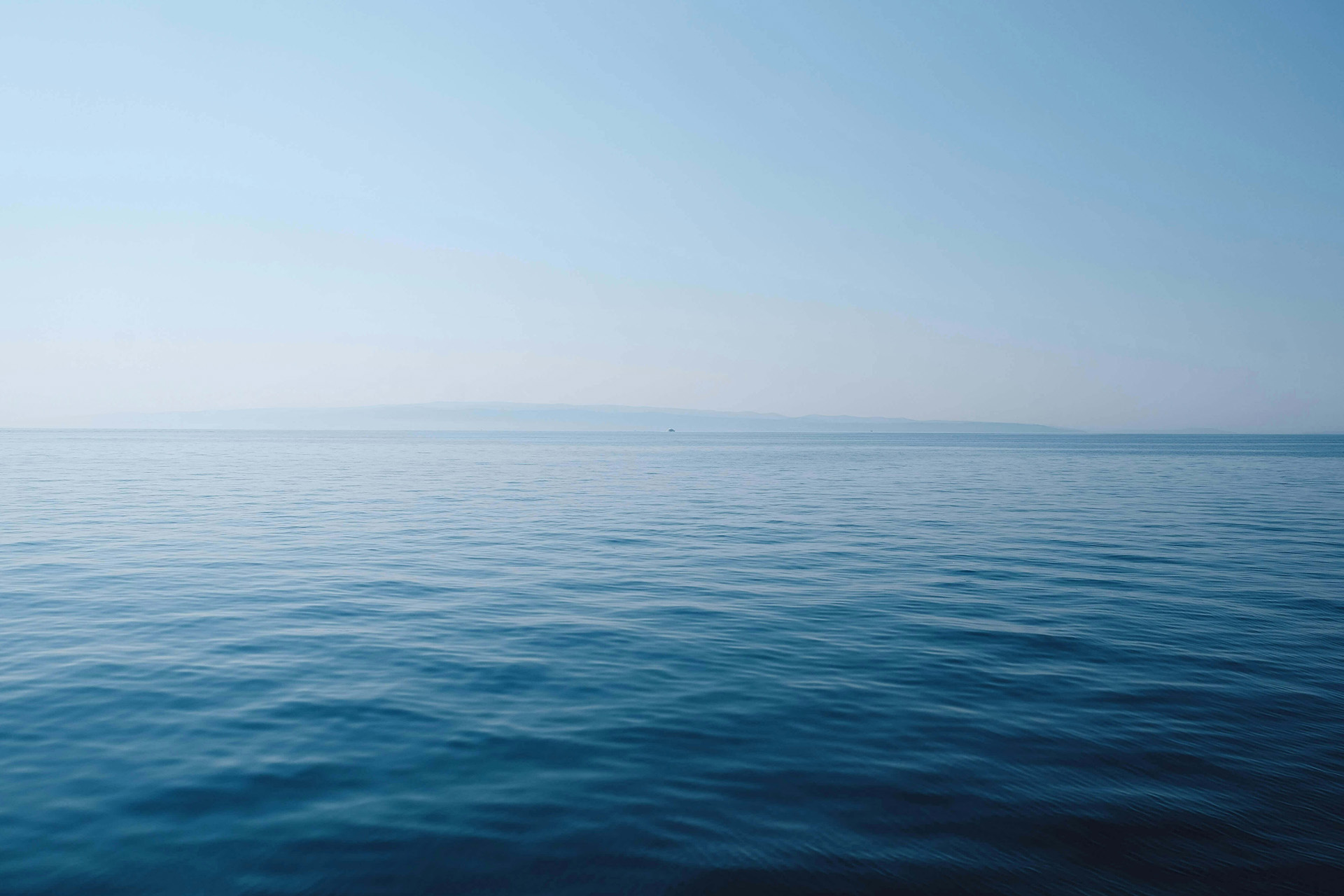 Calm sea horizon representing student potential - OpenFUTURE US College Admissions Consulting Seoul
